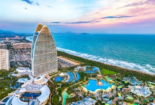 China's COVID-free "Hawaii" chases local tourist dollar with a vengeance