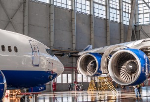 The $15 billion jet dilemma facing Boeing’s CEO