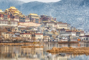 China's Tibet sees booming tourism in first 11 months