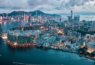 Hong Kong remains isolated despite lifting air travel ban
