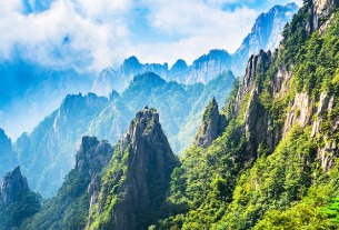 China’s tourist spot operators report first-half losses due to Covid-19