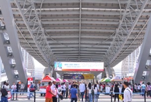 Canton Fair attracts over 660k visitors on opening weekend