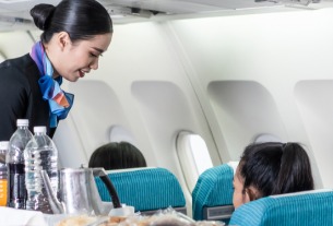 Cathay Pacific to hire cabin attendants from China’s mainland from July