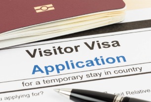 Visa applications pile up amid Chinese' summer overseas travel peak