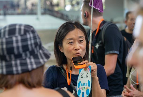 Chinese tour guides armed with translation devices disrupt inbound travel agencies with lower prices