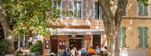 China–France routes are decentralizing