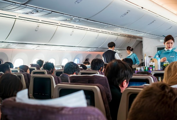 Foreign airlines recruit Chinese cabin crew in strategic push into China