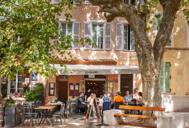 China–France routes are decentralizing