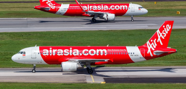 Flight cancellations surge as holiday travelers bear the brunt