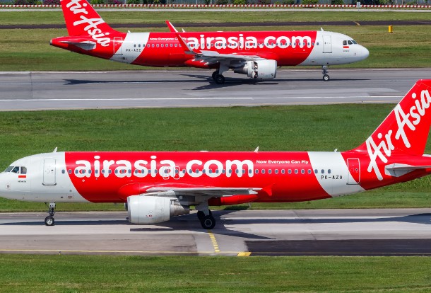 Flight cancellations surge as holiday travelers bear the brunt